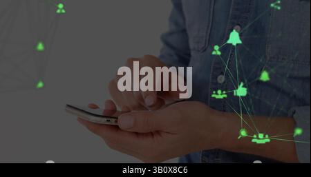 Image du réseau de connexions sur les mains de l'homme d'affaires caucasien utilisant smartphone Banque D'Images