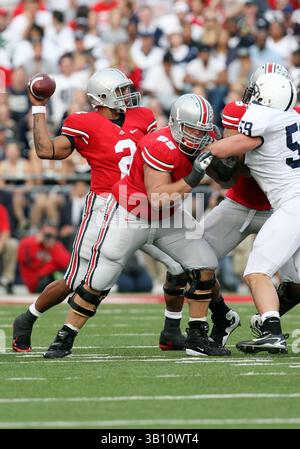 13 novembre 2010 : #65 Justin Boren des Buckeyes de l'Ohio State bloquant la défense des Vs The Penn State Nittany Lions. Ohio State a battu Penn State 38-14 au Ohio Stadium de Columbus, Ohio. (Crédit image : © Greg Ashman/Cal Sport Media/ZUMApress.com) Banque D'Images