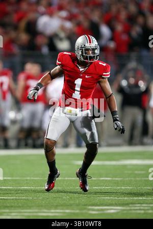 13 novembre 2010 : #1 Devon Torrence des Buckeyes de l'Ohio State en couverture des Penn State Nittany Lions. Ohio State a battu Penn State 38-14 au Ohio Stadium de Columbus, Ohio. (Crédit image : © Greg Ashman/Cal Sport Media/ZUMApress.com) Banque D'Images