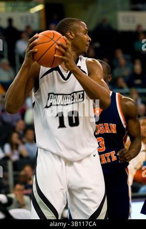 18 novembre 2010 : L'attaquant Kadeem Batts (10 ans) de Providence Friars prend un rebond contre les Morgan State Bears au Dunkin Donuts Center à Providence, Rhode Island. Providence a battu Morgan State 77-55.(image crédit : © Anthony Nesmith/Cal Sport Media/ZUMAPRESS.com) Banque D'Images