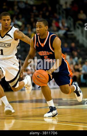 18 novembre 2010 : Morgan State porte g-f Justin Black (5) rives au cerceau contre les frères Providence au Dunkin Donuts Center à Providence, Rhode Island. Providence a battu Morgan State 77-55.(image crédit : © Anthony Nesmith/Cal Sport Media/ZUMAPRESS.com) Banque D'Images