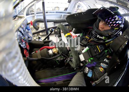 4 mars 2011 - Las Vegas, Nevada, États-Unis - DENNY HAMLIN (11) se prépare à s'entraîner pour la course Kobalt Tools 400 au Las Vegas Motor Speedway. (Crédit image : © ASP/Cal Sport Media/ZUMAPRESS.com) Banque D'Images