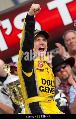 LAS VEGAS, NV - 05 mars 2011 : Mark Martin (32) remporte la course Sam's Town 300 au Las Vegas Motor Speedway de Las Vegas, NV. (Crédit image : © ASP/Cal Sport Media/ZUMAPRESS.com) Banque D'Images