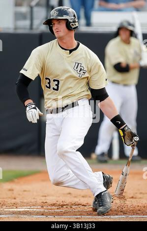 5 mars 2011 : L'infidieur Jonathan Griffin (33 ans) pendant le match de baseball de la NCAA entre les Big Green de Dartmouth et les Knights de la Floride centrale. Central Florida a battu Dartmouth 8-0 dans le match 2 de la double tête au Jay Bergman Field à Orlando, FL(image crédit : © Romeo Guzman/Cal Sport Media/ZUMAPRESS.com) Banque D'Images