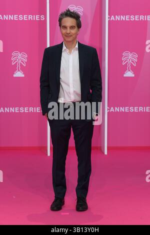 CANNES, Jeff Russo assiste à la cérémonie d'ouverture du 8ème Festival International des Canneseries au Palais des Festivals le 24 avril 2025 à Cannes, France. Crédit / crédit : Media Pictures / Alamy Live News Banque D'Images