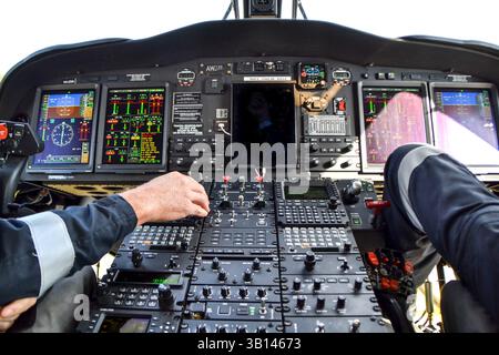 cockpit d'un hélicoptère en gros plan Banque D'Images
