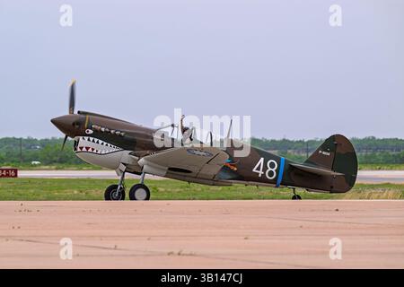 Wings Over West Texas 4-18-2025 Dyess AFB, TX USA CAF P-40N Warhawk se produisant au Wings Over West Texas Air Show à Dyess AFB Banque D'Images
