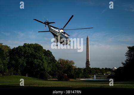Washington, États-Unis. 24 avril 2025. Le président Donald Trump part sur Marine One de la pelouse sud de la Maison Blanche à Washington, DC, le jeudi 24 avril 2025. Photo par Al Drago/UPI crédit : UPI/Alamy Live News Banque D'Images