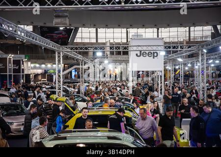 BELGRADE, SERBIE - 21 MARS 2025 : le logo Jeep dans leur concession à Belgrade est bondé. Jeep est un constructeur automobile et automobile américain, qui fait partie de Ste Banque D'Images