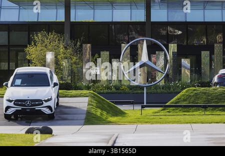 Usine de Merecedes Sindelfingen. Centre d'excellence Mercedes-Benz, Centre clientèle. Mercedes star et voitures neuves. Sindelfingen, Bade-Wuertemberg, Germa Banque D'Images