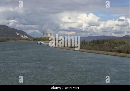Centrale nucléaire de Cruas sur le Rhône, près de Montélimar, France, Europe Banque D'Images