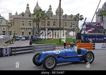 Delage 1500 à partir de 1937 devant le Casino de Monte-Carlo, défilé de voitures de course vintage d'avant-guerre, 11ème Grand Prix Monaco historique 2018, Principauté Banque D'Images