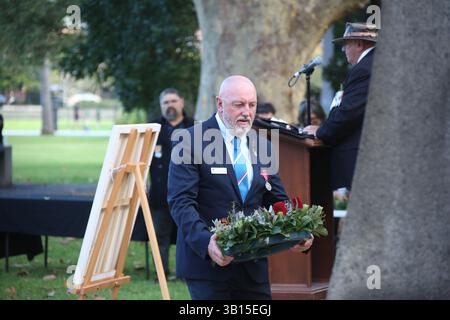 Sydney, Australie. 25 avril 2025. L'événement Colred Digger et la marche Anzac Day commémorent les aborigènes et les insulaires du détroit de Torres qui ont servi l'Australie dans des conflits à l'étranger. ANZAC Day commémore le jour où l'Australian and New Zealand Army Corp (ANZAC) débarque sur les côtes de Gallipoli le 25 avril 1915, pendant la première Guerre mondiale. Crédit : Richard Milnes/Alamy Live News Banque D'Images