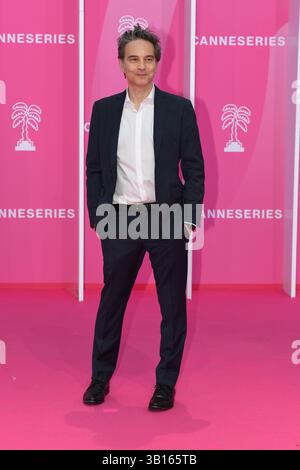 Jeff Russo assiste à la cérémonie d’ouverture du 8e Festival International des Canneseries au Palais des Festivals. Banque D'Images
