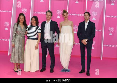 Louise Bourgoin, Jeff Russo, César Domboy, Soo Hugh et Lola Dueñas assistent à la cérémonie d’ouverture du 8e Festival International des Canneseries au Palais des Festivals. (Photo Gianluig Jorio / SOPA images/SIPA USA) Banque D'Images