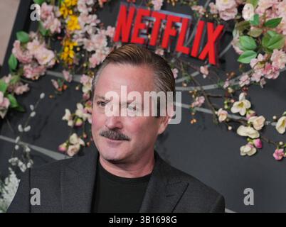 Thomas Lennon arrive à la première de Netflix THE FOUR SEASONS Los Angeles qui a lieu à la DGA à Los Angeles, CA jeudi, ? 24 avril 2025. (Photo de Sthanlee B. Mirador/Sipa USA) Banque D'Images