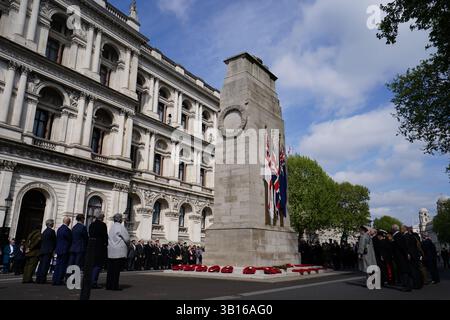 Cérémonie de dépôt de gerbes et défilé commémorant le jour de l'Anzac au cénotaphe de Whitehall, au centre de Londres. Date de la photo : vendredi 25 avril 2025. Banque D'Images