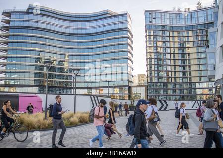 Londres, Royaume-Uni - 14 septembre 2023 : L'extérieur des Battersea Glass Apartments. Banque D'Images