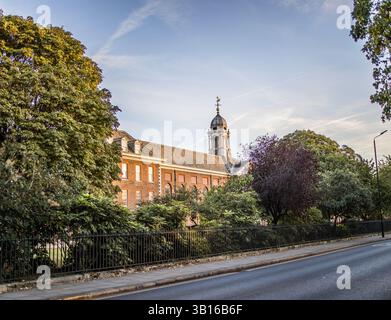 Londres, Royaume-Uni - 14 septembre 2023 : vue du London Royal Hospital depuis une rue, Kensington et Chelsea. Banque D'Images