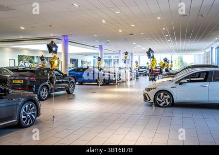 Londres, Royaume-Uni - 14 septembre 2023 : Volkswagen Skoda concessionnaire intérieur à Londres. Banque D'Images