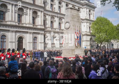 Londres Royaume-Uni 25 avril 2025. Cérémonie de dépôt de couronne au cénotaphe de Whitehall pour commémorer le 110e anniversaire du débarquement de l'ANZAC à Gallipoli, en Turquie, lors de la première Guerre mondiale. Credit Amer Ghazzal/Alamy Live News Banque D'Images