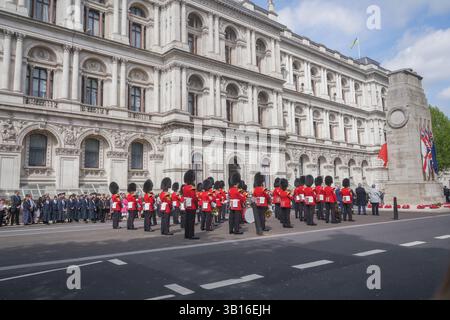 Londres Royaume-Uni 25 avril 2025. Cérémonie de dépôt de couronne au cénotaphe de Whitehall pour commémorer le 110e anniversaire du débarquement de l'ANZAC à Gallipoli, en Turquie, lors de la première Guerre mondiale. Credit Amer Ghazzal/Alamy Live News Banque D'Images