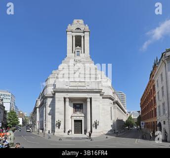 Entrée au bâtiment Freemasons Hall sur Great Queen Street, Londres, Royaume-Uni. Le bâtiment Art déco classé Grade II est le siège maçonnique britannique. Banque D'Images