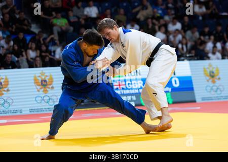 Podgorica, Monténégro. 25 avril 2025. Le belge Matthias casse (blanc) et l'Azerbaïdjan Omar Rajabli (bleu) photographiés en action lors d'un combat chez les hommes -81kg, lors des Championnats d'Europe de judo à Podgorica, Monténégro, le vendredi 25 avril 2025. Le tournoi se déroule du 23 au 27 avril 2025. BELGA PHOTO NIKOLA KRISTC crédit : Belga News Agency/Alamy Live News Banque D'Images