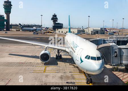 B-HLO Cathay Pacific Airbus A330-343 à l'aéroport international de Hong Kong, Chek Lap Kok, Hong Kong, Chine Banque D'Images