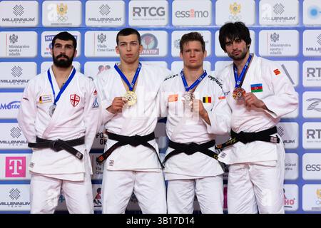 Podgorica, Monténégro. 25 avril 2025. Le belge Matthias casse (2R), vainqueur de la médaille de bronze représentée sur le podium des hommes -81kg, aux Championnats d'Europe de judo à Podgorica, Monténégro, vendredi 25 avril 2025. Le tournoi se déroule du 23 au 27 avril 2025. BELGA PHOTO NIKOLA KRISTC crédit : Belga News Agency/Alamy Live News Banque D'Images