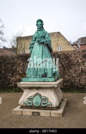 Statue en bronze de la reine Caroline Amélie par Vilhelm Bissen et Hans Jorgen Holm dans les jardins adjacents au château de Rosenborg, Copenhague, Danemark, le 16 avril 2 Banque D'Images