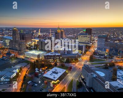 Buffalo, New York, États-Unis, skyline du centre-ville à l'heure dorée. Banque D'Images