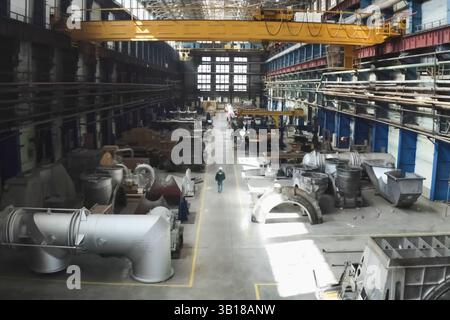équipement à la station de compression de gaz. Turbines et robinets-vannes pour tuyaux Banque D'Images