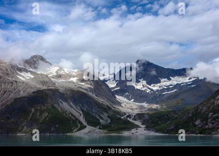 Une incroyable photographie de paysage mettant l'accent sur une section détaillée d'un énorme terminus de glacier dans le parc national et réserve de Glacier Bay, Alaska Banque D'Images