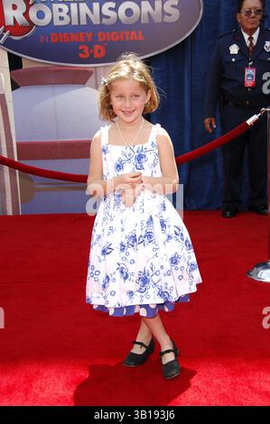 Mars 25, 2007 - Hollywood, California, U.S. - LOS ANGELES, CA 25 MARS 2007 (SSI) - -. L'actrice Mikaila Baumel lors de la première du nouveau film de Walt Disney Pictures MEET THE ROBINSON, qui s'est tenue au théâtre El Capitan, le 25 mars 2007, à Los Angeles. - K52331MGE(crédit image : © Michael Germana/Globe photos/ZUMAPRESS.com) Banque D'Images