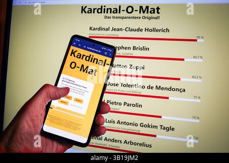 Cardinal-O-Mat, inspiré du Wahl-O-Mat, est utilisé sur un smartphone et un écran de PC. Un conclave privé pour élire le successeur préféré du pape François, décédé le 21 avril 2025. Ceux qui répondent aux questions reçoivent un classement des cardinaux sélectionnés, classés selon le pourcentage d'accord de l'utilisateur. Banque D'Images
