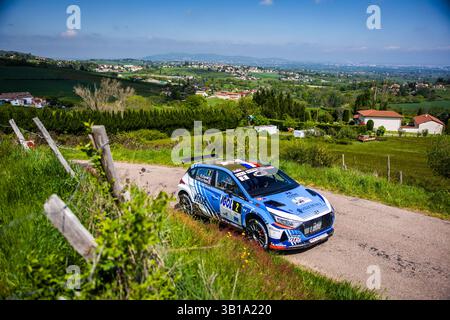 02 CAMILLI Eric, DE LA HAYE Thibault, Hyundai i20N Rally2, compétition 2C, action lors du Rallye Rhône Charbonnières 2025, 2ème manche du Championnat de France des Rallyes 2025, du 24 au 26 avril à Charbonnières-les-bains, France - photo Bastien Roux / DPPI Banque D'Images