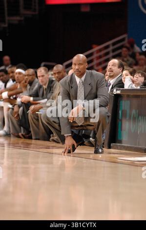 9 février 2011 : entraîneur-chef Byron Scott lors du match NBA entre les pistons de Détroit et les cavaliers de Cleveland à Quicken Loans Arena. (Crédit image : © Jason Pohuski/Cal Sport Media/ZUMAPRESS.com) Banque D'Images
