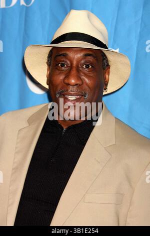 21 août 2010 - New Jersey, États-Unis - HAROLD DOW (28 septembre 1947 - 21 août 2010), 62, cinq fois lauréat d'Emmy CBS, journaliste, journaliste d'investigation et correspondant pendant 48 heures depuis 1988, est décédé subitement de complications liées à l'asthme dans un hôpital du New Jersey samedi. Dow a rejoint CBS News en 1972, d'abord en tant qu'associé de diffusion, puis en tant que correspondant de leur bureau de Los Angeles pendant qu'il travaillait pour KCOP-TV. Dow a rapporté le retour des prisonniers de guerre du Vietnam et l'enlèvement de Patricia Hearst, avec qui il a eu une interview exclusive en décembre 1976. PHOTO - 20 MAI 2009 - NY, NY, Banque D'Images