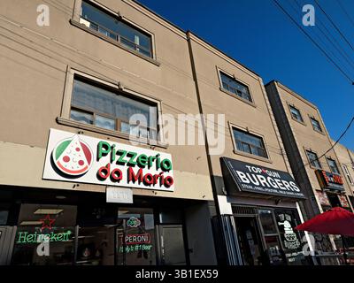 Toronto Canada / Kensington Market restaurants et vendeurs de nourriture. Le quartier de Kensington Market est un melting-pot de cultures, il a une diversité Banque D'Images