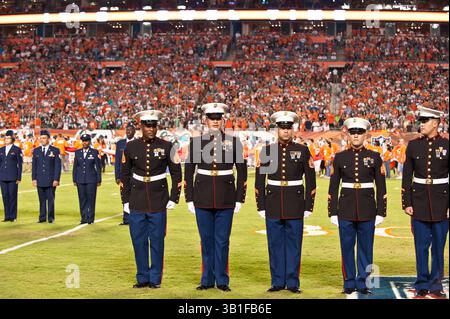 26 septembre 2010 - Miami Gardens, Floride, États-Unis - NFL Football - Miami Dolphins organisent un programme de divertissement sans précédent pour célébrer le mois du patrimoine hispanique pour l'ouverture à domicile contre les jets de New York le dimanche 26 septembre 2010. (Crédit image : © Michele Sandberg/ZUMApress.com) Banque D'Images