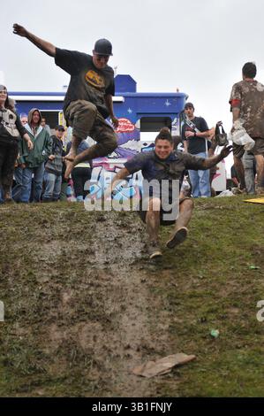 20 juin 2009 - Toronto, Ontario, Canada - 20 juin 2009 : foule regardant des groupes sur scène à Edgefest à Toronto, Ontario au parc Downsview. (Crédit image : © Southcreek Global/ZUMApress.com) Banque D'Images