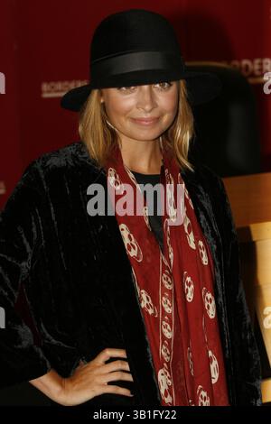 28 septembre 2010 - New York, New York, États-Unis - . . . . . 28 septembre 2010 Nicole Richie signe des copies de son nouveau livre ''Priceless'' au Borders Columbus Circle le 28 septembre 2010 à New York (image crédit : © Sharkpixs/ZUMApress.com) Banque D'Images