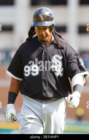 08 avril 2011 - Detroit, mi, États-Unis - L'ancien slogger des Dodgers Manny Ramirez, qui a signé un contrat d'un an de 2 millions de dollars avec les Rays de Tampa Bay hors saison, a été testé positif pour une substance interdite pour la deuxième fois et a informé vendredi qu'il prenait sa retraite plutôt que de faire face à une suspension de 100 matchs. 9 septembre 2010 : les Chicago White Sox quittent le joueur de terrain Manny Ramirez (99 ans) lors du match de baseball de la MLB entre les Chicago White Sox et les Detroit Tigers au Comerica Park à Detroit, Michigan. (Crédit image : © Rick Osentoski/Cal Sport Media/ZUMApress.com) Banque D'Images