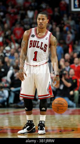 30 octobre 2010 - Chicago, Illinois, États-Unis - Derrick Rose, garde des Chicago Bulls, lors du match NBA entre les Chicago Bulls et les Detroit pistons au United Center de Chicago, Illinois. Les Bulls ont battu les pistons, 101-91. (Crédit image : © Kamil Krzaczynski/ZUMApress.com) Banque D'Images