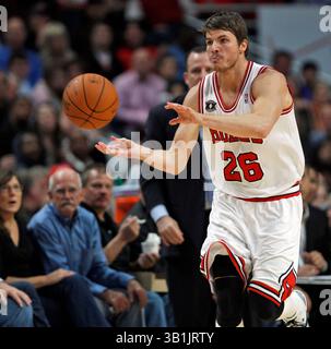 30 octobre 2010 - Chicago, Illinois, États-Unis - L'attaquant des Chicago Bulls KYLE KORVER lors du match NBA entre les Chicago Bulls et les Detroit pistons au United Center de Chicago, Illinois. Les Bulls ont battu les pistons, 101-91. (Crédit image : © Kamil Krzaczynski/ZUMApress.com) Banque D'Images