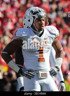 16 octobre 2010 : le linebacker Keenan Robinson #1 des Texas Longhorns contre les Cornhuskers du Nebraska lors du deuxième quart-temps au Memorial Stadium de Lincoln, Nebraska. Le Texas a battu le Nebraska 20-13.(image crédit : © Peter Aiken/Cal Sport Media/ZUMApress.com) Banque D'Images