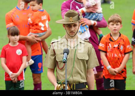 Brisbane, Australie. 26 avril 2025. Brisbane, Australie, avril 26 2025 : cérémonie ANZAC avant le match de Ligue Ute A D'Isuzu entre Brisbane Roar et Wellington Phoenix FC au Suncorp Stadium de Brisbane, Australie Matthew Starling (Promediapix/SPP) crédit : SPP Sport Press photo. /Alamy Live News Banque D'Images
