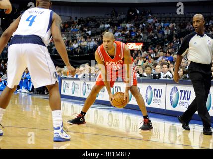 22 octobre 2010 : le petit attaquant Shane Battier #31 des Rockets de Houston dans un match de pré-saison NBA entre les Rocket de Houston et les Mavericks de Dallas au American Airlines Center de Dallas, TX Dallas a battu Houston 97-96(crédit image : © Albert Pena/Cal Sport Media/ZUMApress.com) Banque D'Images