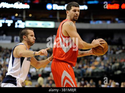 22 octobre 2010 : le centre des Rockets de Houston Brad Miller #52 dans un match de pré-saison de la NBA entre les Rocket de Houston et les Mavericks de Dallas au American Airlines Center de Dallas, TX Dallas a battu Houston 97-96(image crédit : © Albert Pena/Cal Sport Media/ZUMApress.com) Banque D'Images